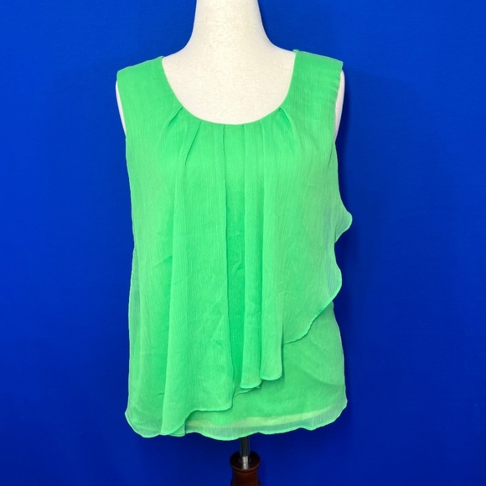 🔥2/$10 💚|•NEW YORK & COMPANY•| Pretty Green Blouse